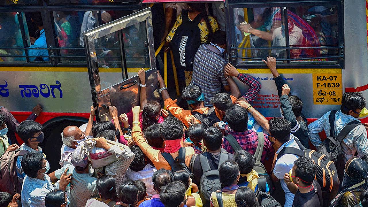 ದಸರಾ ದುಬಾರಿ: ಕೆಎಸ್‌ಆರ್‌ಟಿಸಿ ಬಸ್‌ ಟಿಕೆಟ್‌ ದರ ಹೆಚ್ಚಳ, ಖಾಸಗಿಯೂ ಏರಿಕೆ