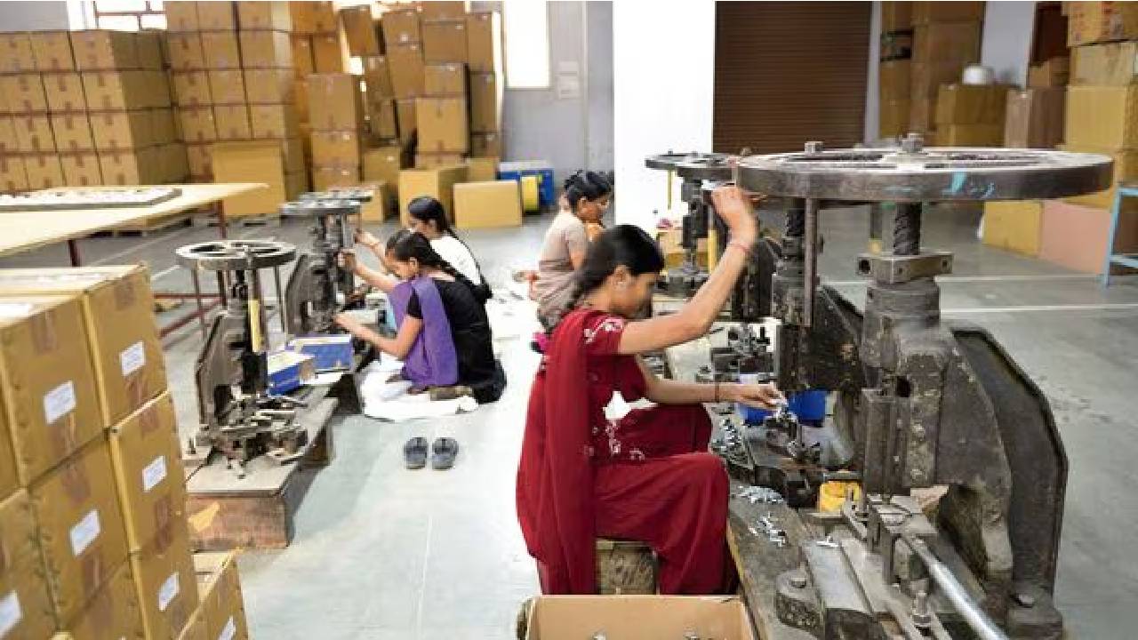 ಕಾರ್ಮಿಕರಿಗೆ ಸಿಹಿ ಸುದ್ದಿ: ಕನಿಷ್ಠ ವೇತನ, ರಜೆ, ಪಿಎಫ್-‌ ಇಎಸ್‌ಐ ಕಡ್ಡಾಯ