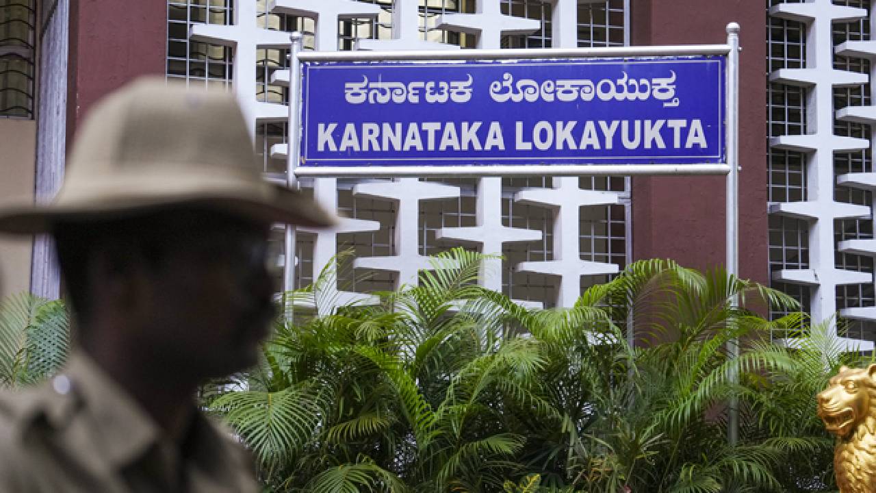 ತುಮಕೂರಿನಲ್ಲಿ 11 ಉಪ ನೋಂದಣಿ ಕಚೇರಿಗಳ ಮೇಲೆ ಲೋಕಾಯುಕ್ತ ದಾಳಿ