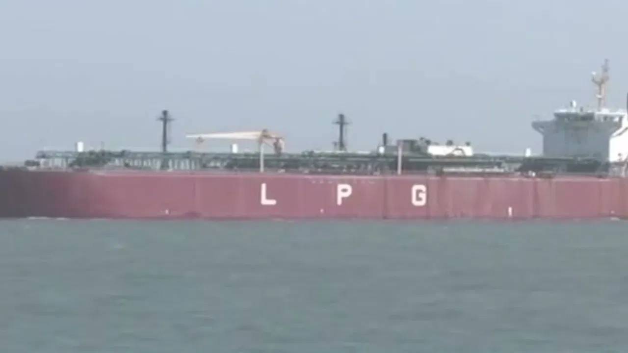 LPG Crisis: ಮಂಗಳೂರಿಗೆ ಬಂತು 26 ಸಾವಿರ ಟನ್‌ ಎಲ್‌ಪಿಜಿ ತುಂಬಿದ ಹಡಗು