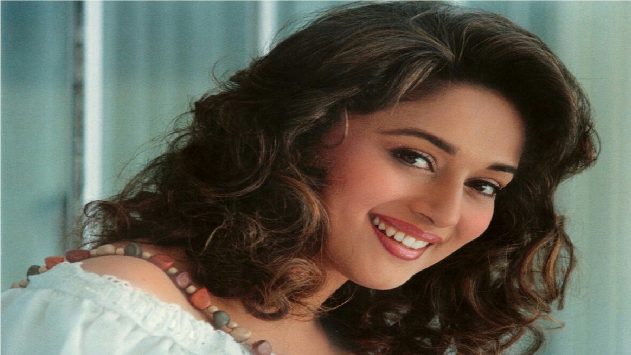 Madhuri Dixit: 58ರ ವಸಂತಕ್ಕೆ ಕಾಲಿಟ್ಟ ಧಕ್ ಧಕ್ ಬೆಡಗಿ ಮಾಧುರಿ ದೀಕ್ಷಿತ್ - Image 1