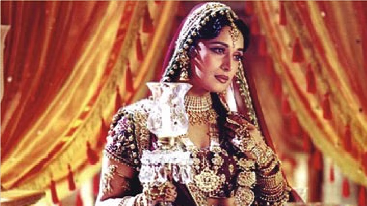 Madhuri Dixit: 58ರ ವಸಂತಕ್ಕೆ ಕಾಲಿಟ್ಟ ಧಕ್ ಧಕ್ ಬೆಡಗಿ ಮಾಧುರಿ ದೀಕ್ಷಿತ್ - Image 11