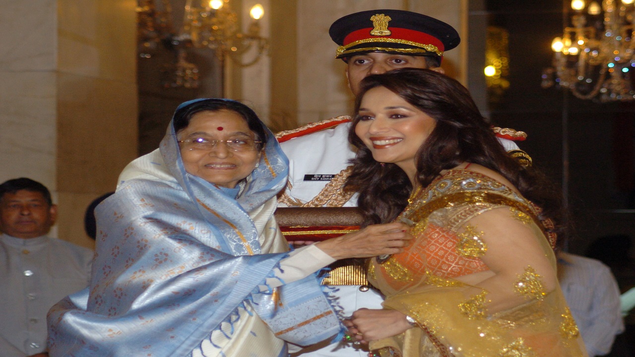 Madhuri Dixit: 58ರ ವಸಂತಕ್ಕೆ ಕಾಲಿಟ್ಟ ಧಕ್ ಧಕ್ ಬೆಡಗಿ ಮಾಧುರಿ ದೀಕ್ಷಿತ್ - Image 12