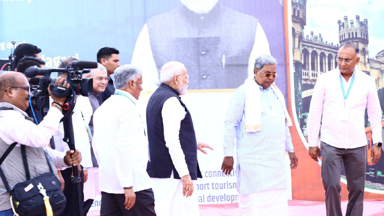ಪ್ರಧಾನಿ ಮೋದಿಗೆ ಸಿಎಂ ಸಿದ್ದರಾಮಯ್ಯ ಸಾಥ್