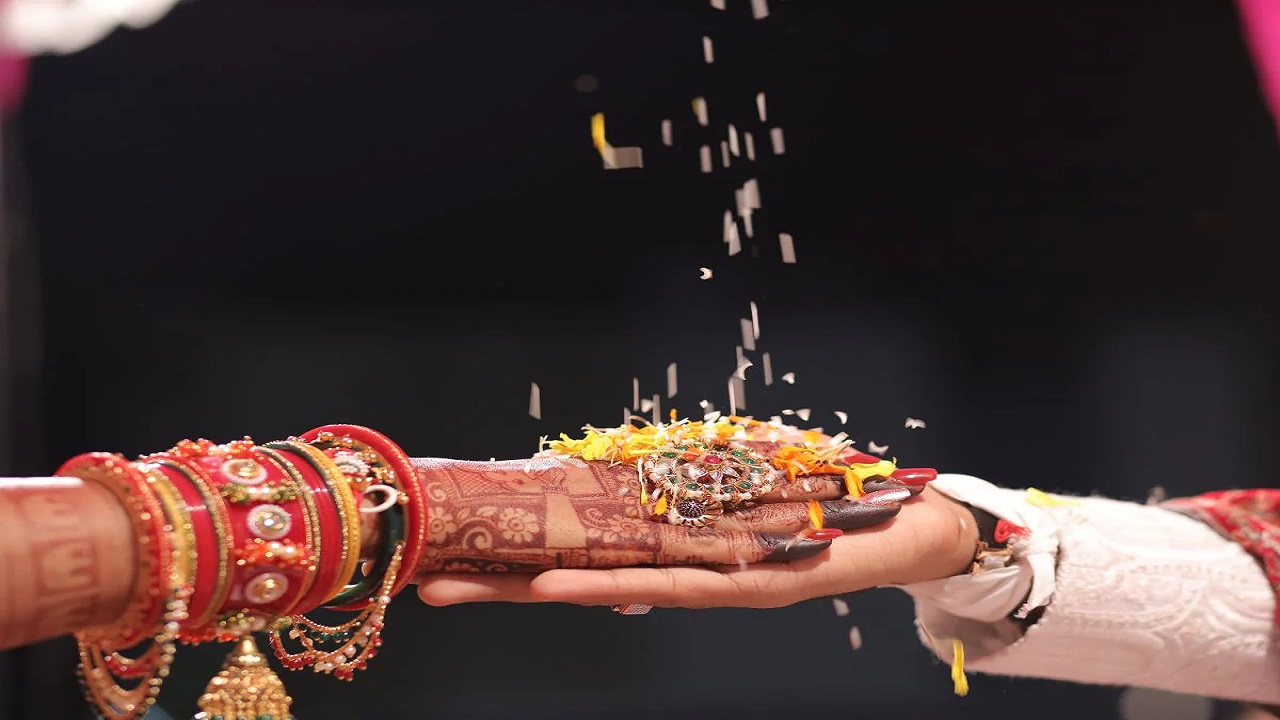 ಪರಸ್ಪರರಿಗೆ ಕೇಡು ಬಗೆದು, ನಗೆಪಾಟಲಾದ ನಾರದ, ತುಂಬೂರರು