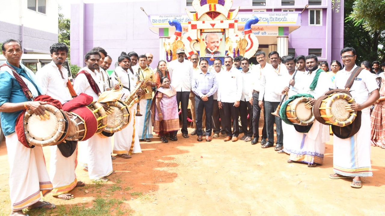 ಜಿಲ್ಲಾಡಳಿತದಿಂದ ಅದ್ಧೂರಿಯಾಗಿ ನಡೆದ ದೇವರಾಜ ಅರಸು ಜಯಂತಿ ಆಚರಣೆ