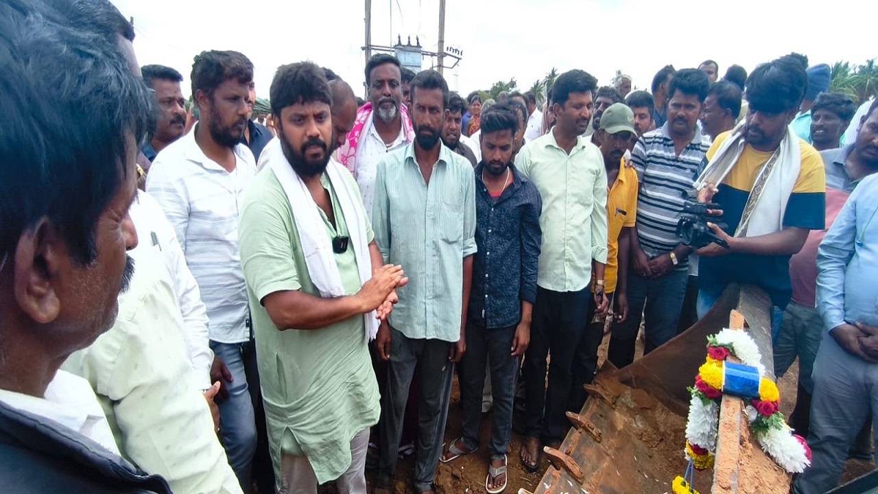 MLA Pradeep Eshwar ; ಅಹವಾಲು ಆಲಿಸಿ ಸುಮ್ಮನಾಗದೆ ಅಧಿಕಾರಿಗಳ ಸಮಕ್ಷಮ ಸ್ಮಶಾನಕ್ಕೆ ದಾರಿ ಮಾಡಿಸಿ ಸೈ ಎಂದ ಶಾಸಕ ಪ್ರದೀಪ್ ಈಶ್ವರ್ ಅಯ್ಯರ್