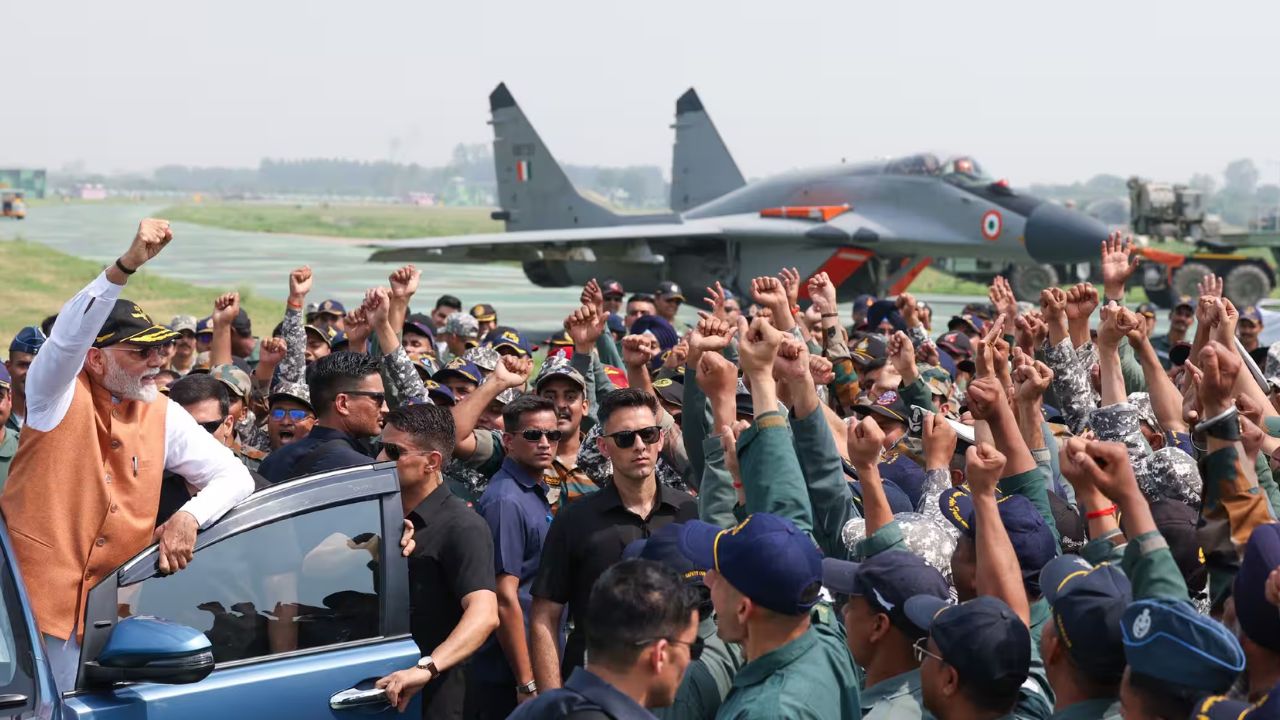 2025ರಲ್ಲಿ ಮತ್ತೊಮ್ಮೆ ವಿಶ್ವದ ಗಮನ ಸೆಳೆದ ಪ್ರಧಾನಿ ಮೋದಿ; ಇಲ್ಲಿದೆ ಅಪರೂಪದ ಕ್ಷಣಗಳ ಫೋಟೊ - Image 8