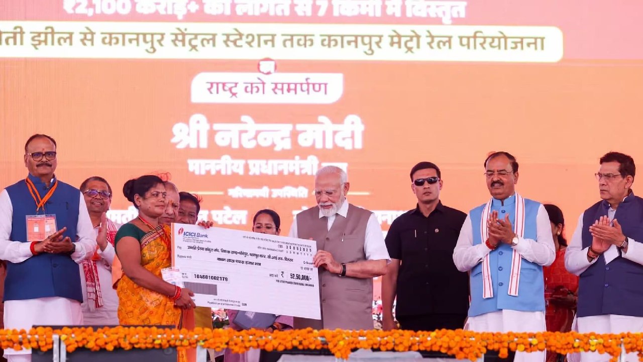 PM Narendra Modi: ಆಧಂಪುರ ಏರ್ಬೇಸ್ ಭೇಟಿಯಿಂದ ವೇವ್ಸ್ ಶೃಂಗಸಭೆವರೆಗೆ- ಪ್ರಧಾನಿಯ ಎಕ್ಸ್ಕ್ಲೂಸಿವ್ ಫೋಟೋಗಳು - Image 10