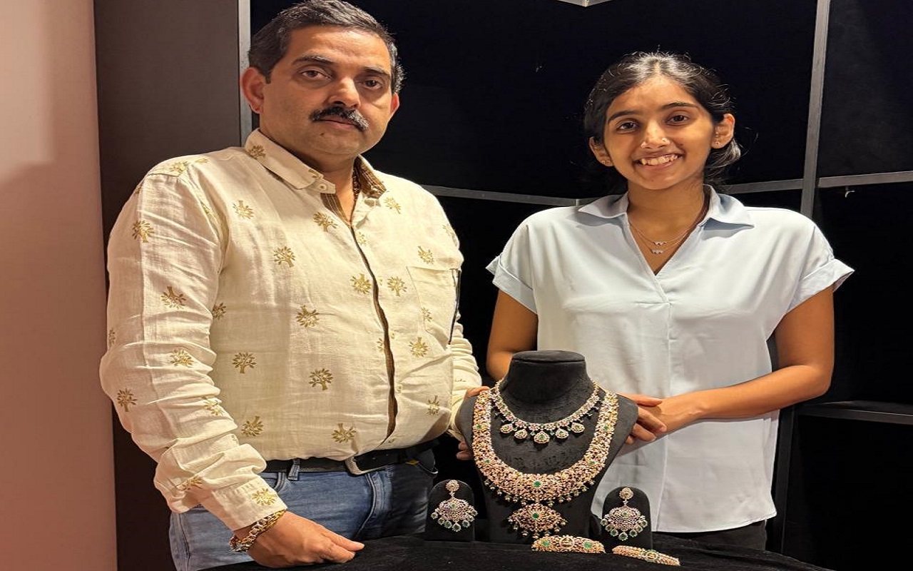 ಸ್ವರ್ಣಾರ್ಪಣಂ ಸಾಂಸ್ಕೃತಿ ಕಾರ್ಯಕ್ರಮ : ಆಭರಣಗಳ ಸ್ವರ್ಣ ನಡಿಗೆ ಪ್ರದರ್ಶನ