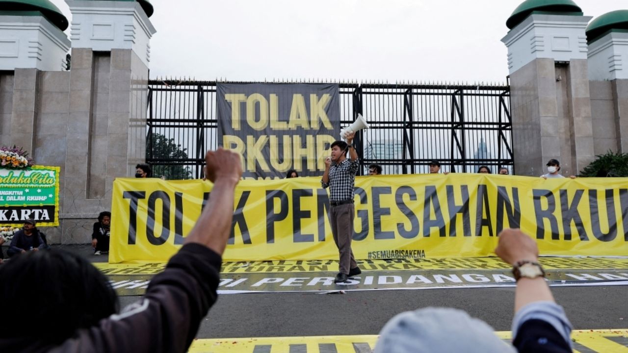 ವಿವಾಹ ಪೂರ್ವ ಲೈಂಗಿಕ ಕ್ರಿಯೆಗೆ ಜೈಲು ಶಿಕ್ಷೆ