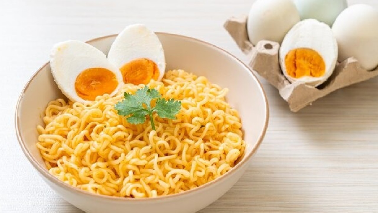 ನೀರಿನ ಬದಲು ಕೋಕಾ ಕೋಲಾ ಬಳಸಿ ನೂಡಲ್ಸ್‌ ತಯಾರಿಸಿದ ಭೂಪ!