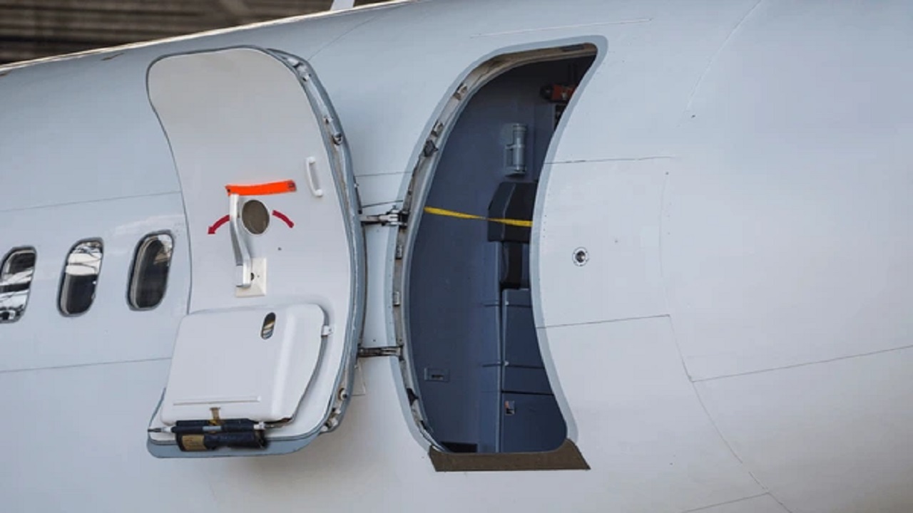 Vishweshwar Bhat Column: ವಿಮಾನದ ಬಾಗಿಲ ರಚನೆ