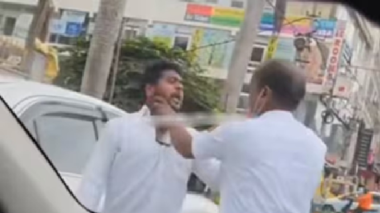 ಕ್ಯಾಬ್ ಚಾಲಕನಿಗೆ ಕಪಾಳಮೋಕ್ಷ ಮಾಡಿದ ಸಂಚಾರಿ ಪೊಲೀಸ್