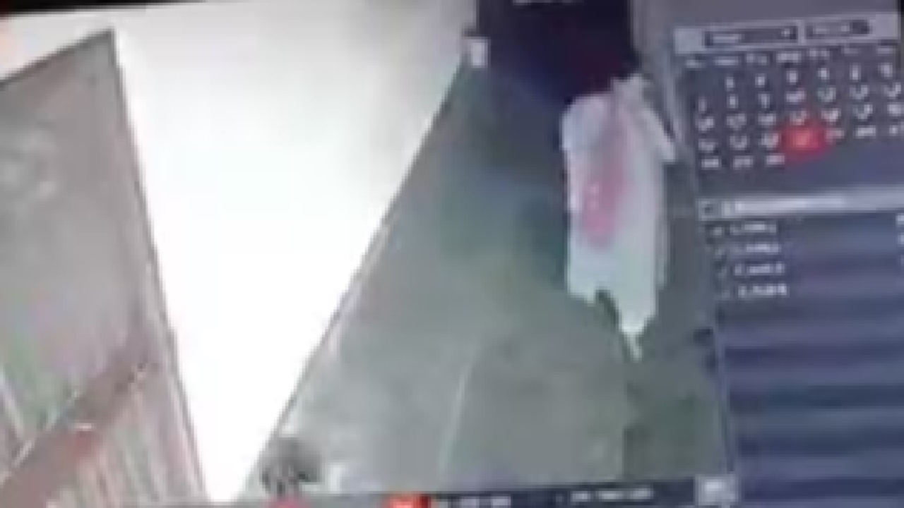 ಸ್ನೇಹಿತೆಯ ಮನೆಯಿಂದ ಹಣ, ಫೋನ್ ಕದ್ದು ಸಿಕ್ಕಿಬಿದ್ದ ಪೊಲೀಸ್!