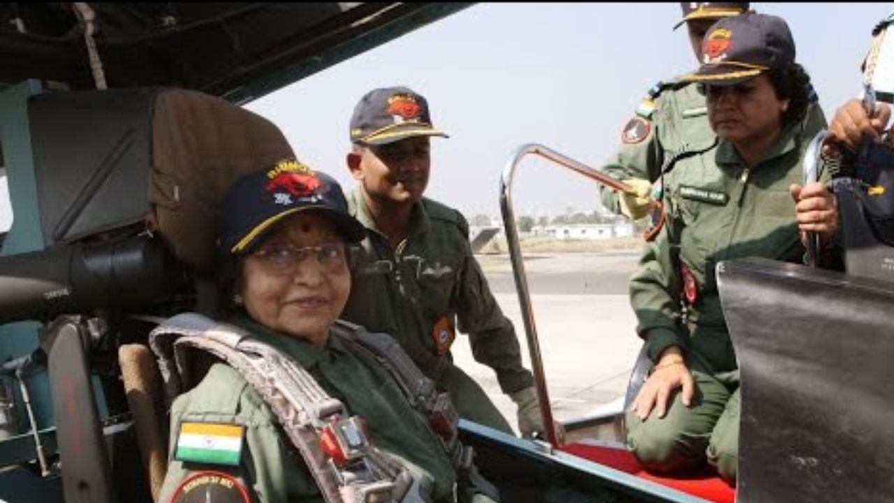 Fighter Jets: ಫೈಟರ್ ಜೆಟ್ಗಳಲ್ಲಿ ಹಾರಾಟ ನಡೆಸಿದ ಭಾರತೀಯ ನಾಯಕರು - Image 3