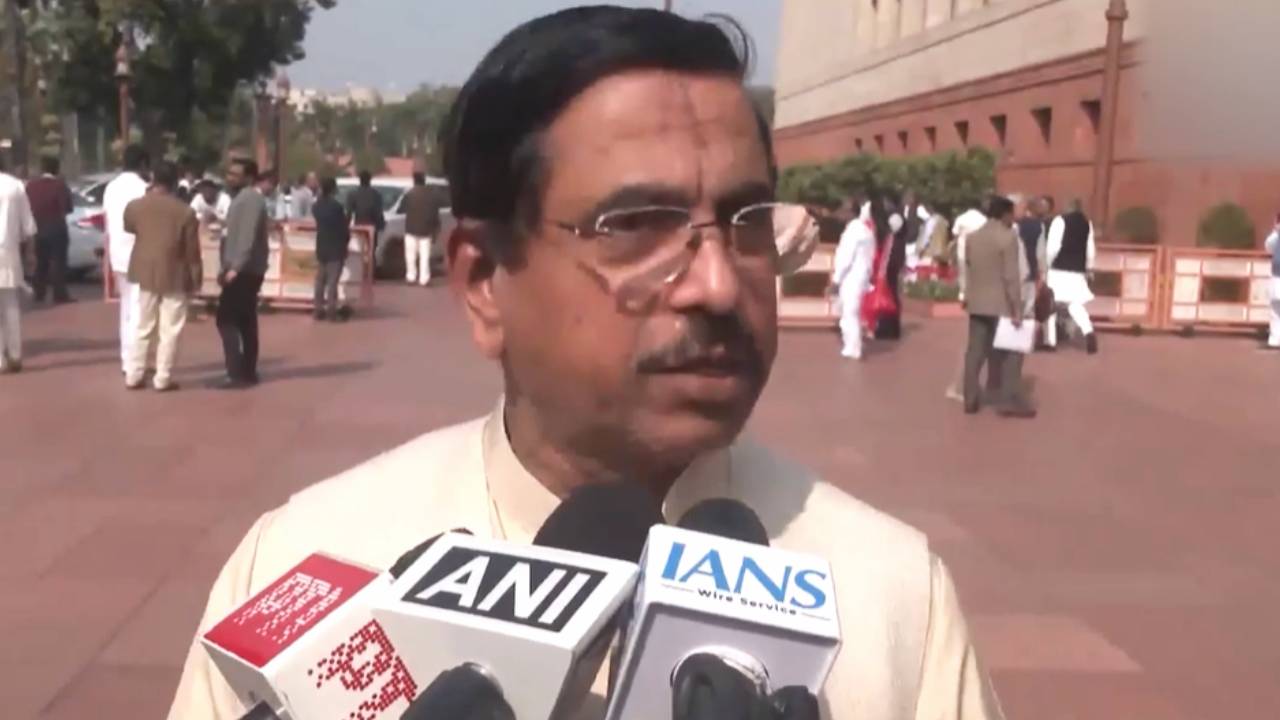 ರಾಹುಲ್ ಗಾಂಧಿ ವೃಥಾ ಆರೋಪಿಸದೆ ದಾಖಲೆ ಸಲ್ಲಿಸಲಿ: ಪ್ರಲ್ಹಾದ್‌ ಜೋಶಿ