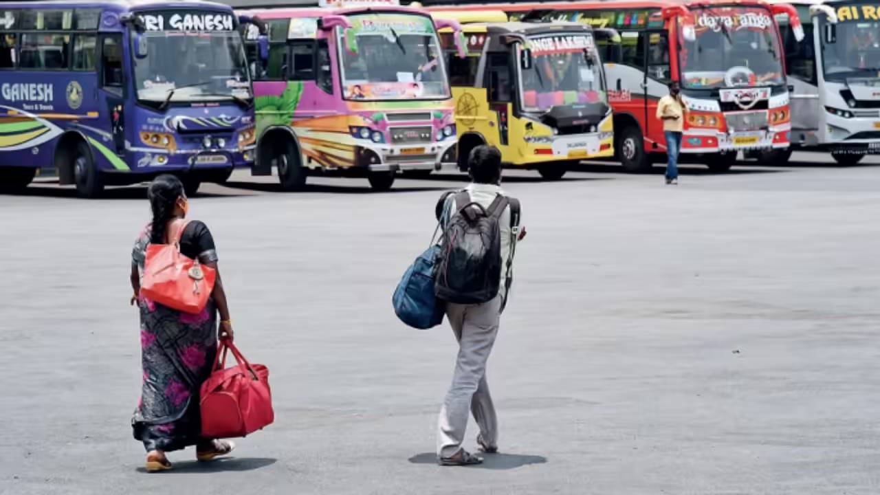 ದೀಪಾವಳಿಗೆ ಖಾಸಗಿ ಬಸ್ಸುಗಳಿಂದ ಸುಲಿಗೆ, ಟಿಕೆಟ್ ದರ ನಾಲ್ಕು ಪಟ್ಟು ಏರಿಕೆ