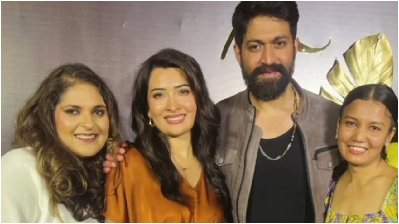 Photos: ʻಸ್ಯಾಂಡಲ್‌ವುಡ್‌ ಸಿಂಡ್ರೆಲಾʼ ರಾಧಿಕಾ ಪಂಡಿತ್ ಬರ್ತ್‌ಡೇ ಸಂಭ್ರಮ; ಪತ್ನಿಗಾಗಿ ಯಶ್ ಆಯೋಜಿಸಿದ್ದ ಪಾರ್ಟಿ ಹೇಗಿತ್ತು ನೋಡಿ - Image 2