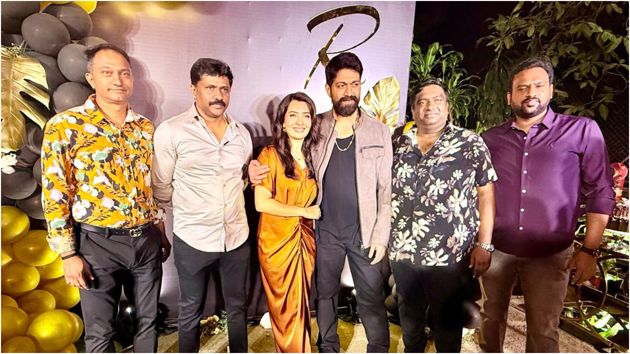 Photos: ʻಸ್ಯಾಂಡಲ್‌ವುಡ್‌ ಸಿಂಡ್ರೆಲಾʼ ರಾಧಿಕಾ ಪಂಡಿತ್ ಬರ್ತ್‌ಡೇ ಸಂಭ್ರಮ; ಪತ್ನಿಗಾಗಿ ಯಶ್ ಆಯೋಜಿಸಿದ್ದ ಪಾರ್ಟಿ ಹೇಗಿತ್ತು ನೋಡಿ - Image 4