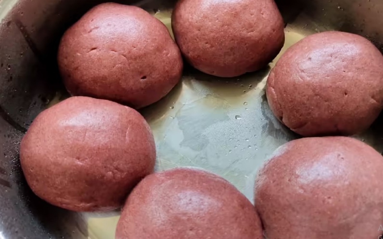 ಕಾಡುಜನಾಂಗದ ಮುಗ್ಧ ಬಾಲಕನ ಹಂಚಿ ತಿನ್ನುವ ಗುಣ