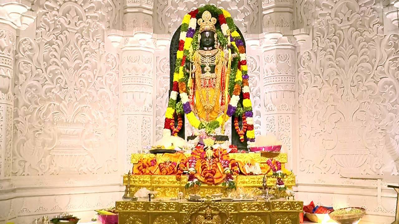 ಪ್ರತಿದಿನ ಭಾರತೀಯ ಬಟ್ಟೆಗಳ ಮಿಶ್ರಣವನ್ನು ಅಲಂಕರಿಸಲಿರುವ ರಾಮ್ ಲಲ್ಲಾ