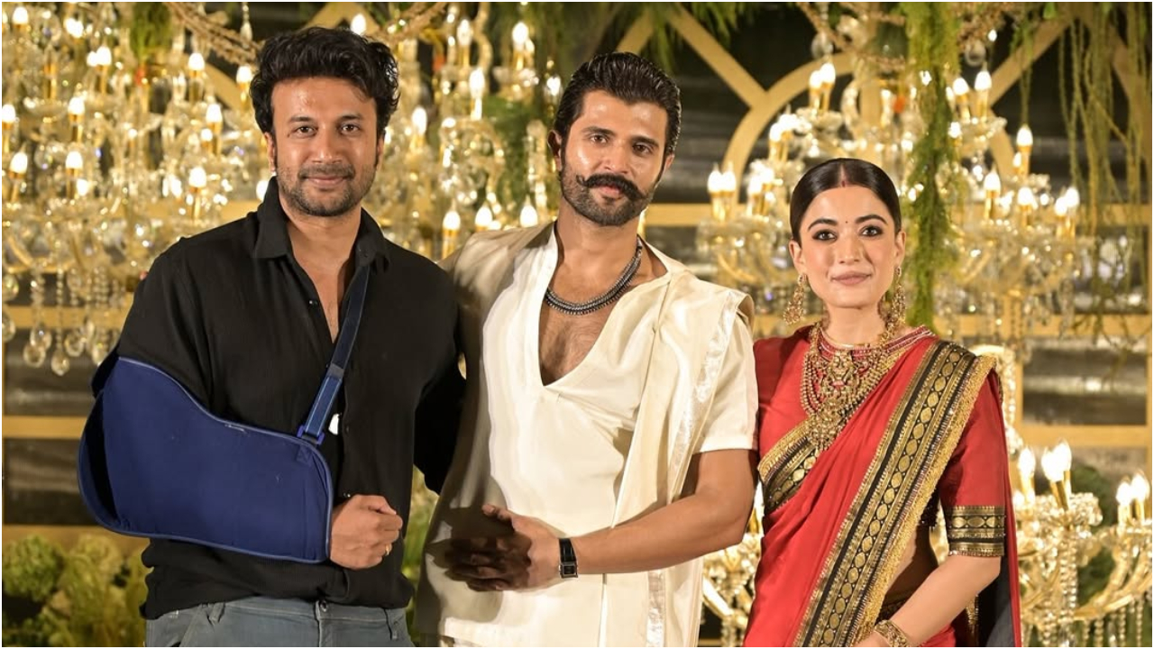 Photos: ರಶ್ಮಿಕಾ-ವಿಜಯ್ ದೇವರಕೊಂಡ ವೆಡ್ಡಿಂಗ್ ರಿಸೆಪ್ಷನ್; ಹೈದರಾಬಾದ್‌ನಲ್ಲಿ ನಡೆದ ಈ ಕಲರ್‌ಫುಲ್‌ ಸಮಾರಂಭಕ್ಕೆ ಯಾರೆಲ್ಲಾ ಬಂದಿದ್ರು? - Image 12