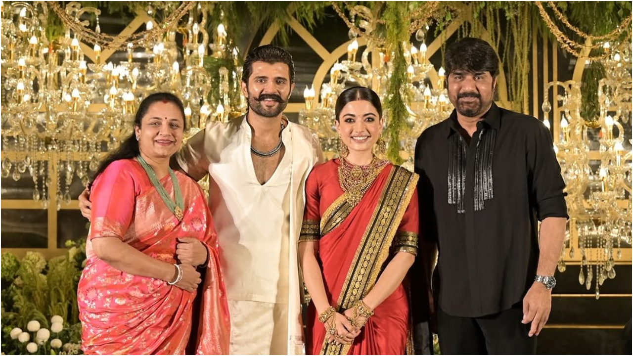 Photos: ರಶ್ಮಿಕಾ-ವಿಜಯ್ ದೇವರಕೊಂಡ ವೆಡ್ಡಿಂಗ್ ರಿಸೆಪ್ಷನ್; ಹೈದರಾಬಾದ್‌ನಲ್ಲಿ ನಡೆದ ಈ ಕಲರ್‌ಫುಲ್‌ ಸಮಾರಂಭಕ್ಕೆ ಯಾರೆಲ್ಲಾ ಬಂದಿದ್ರು? - Image 15