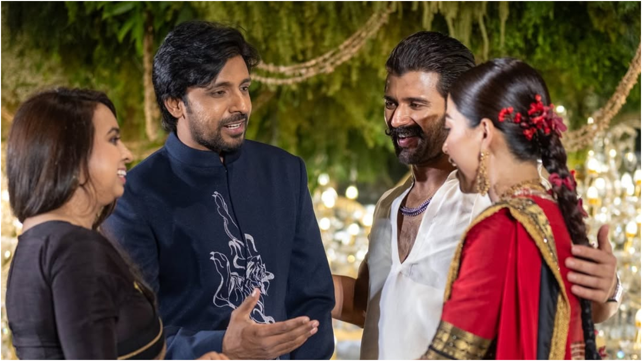 Photos: ರಶ್ಮಿಕಾ-ವಿಜಯ್ ದೇವರಕೊಂಡ ವೆಡ್ಡಿಂಗ್ ರಿಸೆಪ್ಷನ್; ಹೈದರಾಬಾದ್‌ನಲ್ಲಿ ನಡೆದ ಈ ಕಲರ್‌ಫುಲ್‌ ಸಮಾರಂಭಕ್ಕೆ ಯಾರೆಲ್ಲಾ ಬಂದಿದ್ರು? - Image 6