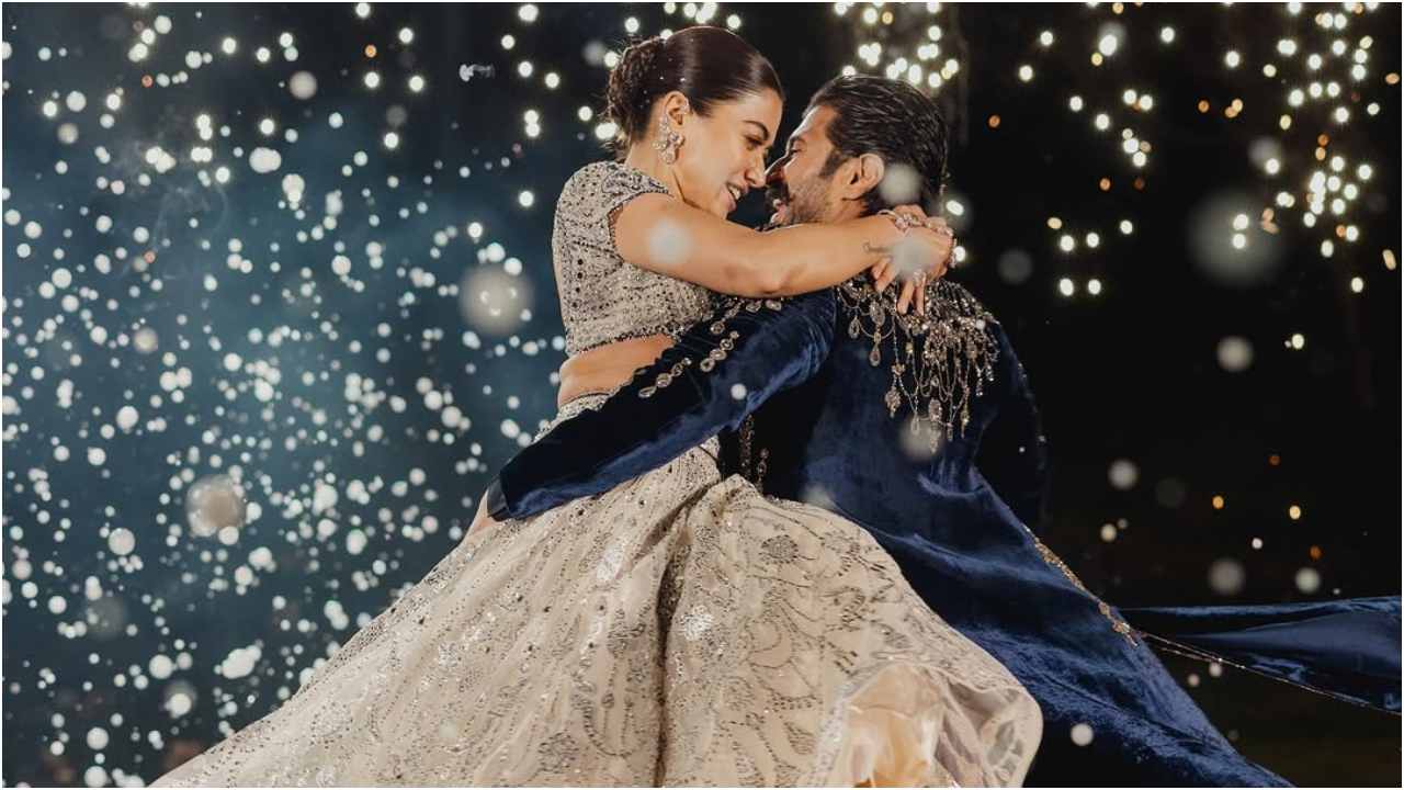 'ವಿರೋಶ್' ಸಂಗೀತ್ ಸಂಭ್ರಮದ ಫೋಟೋಗಳು ವೈರಲ್; ‌ʻಆ ರಾತ್ರಿ ನಮಗೆ ಮರೆಯಲಾಗದ ಮೋಜಿನ ಕ್ಷಣʼ ಎಂದ ರಶ್ಮಿಕಾ ಮಂದಣ್ಣ - Image 3