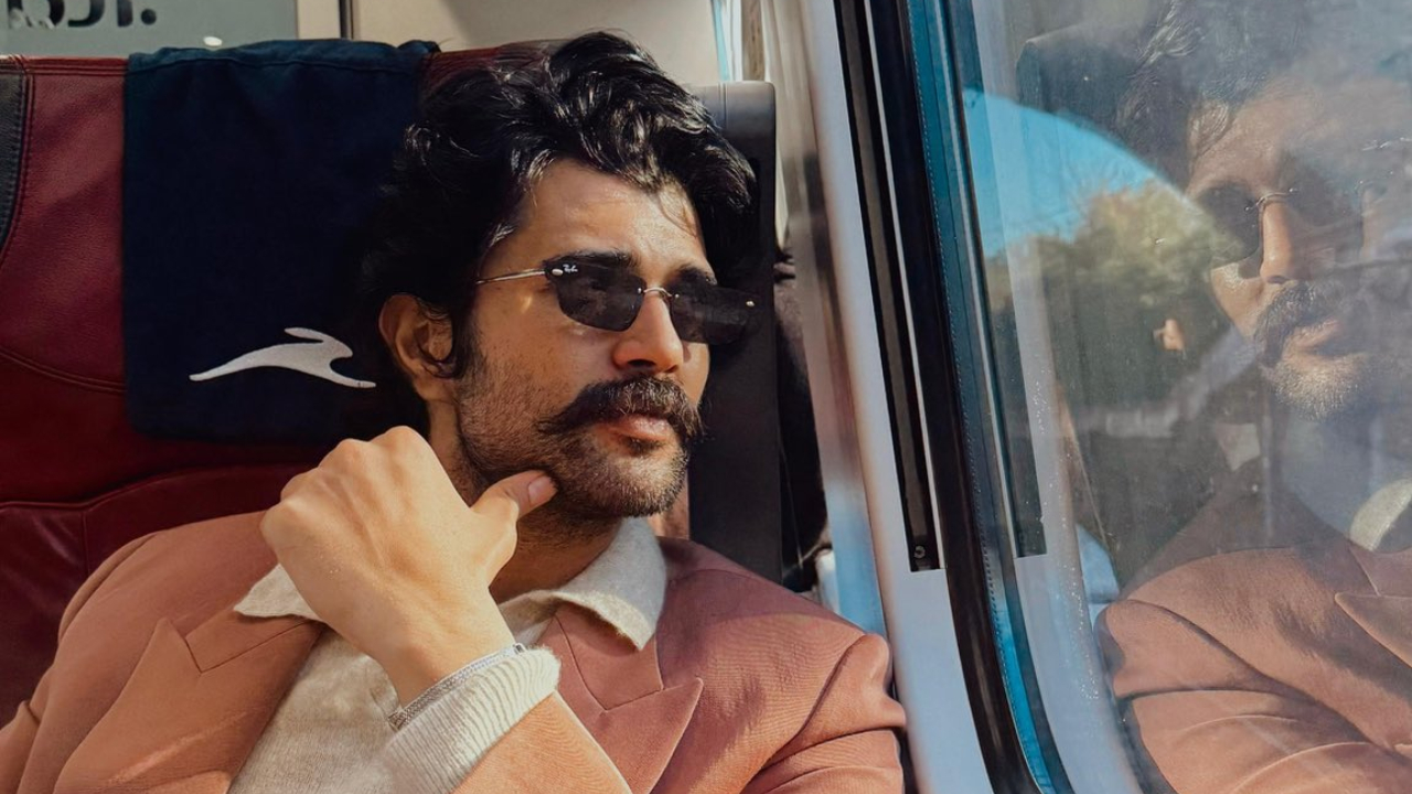 ರೋಮ್‌ನಲ್ಲಿ ಹೊಸ ವರ್ಷವನ್ನು ಸ್ವಾಗತಿಸಿದ ವಿಜಯ್‌ ದೇವರಕೊಂಡ - ರಶ್ಮಿಕಾ ಮಂದಣ್ಣ; ಫೋಟೋ ಹಂಚಿಕೊಂಡು ಸಿಕ್ಕಿಬಿದ್ದ ಜೋಡಿ! - Image 4