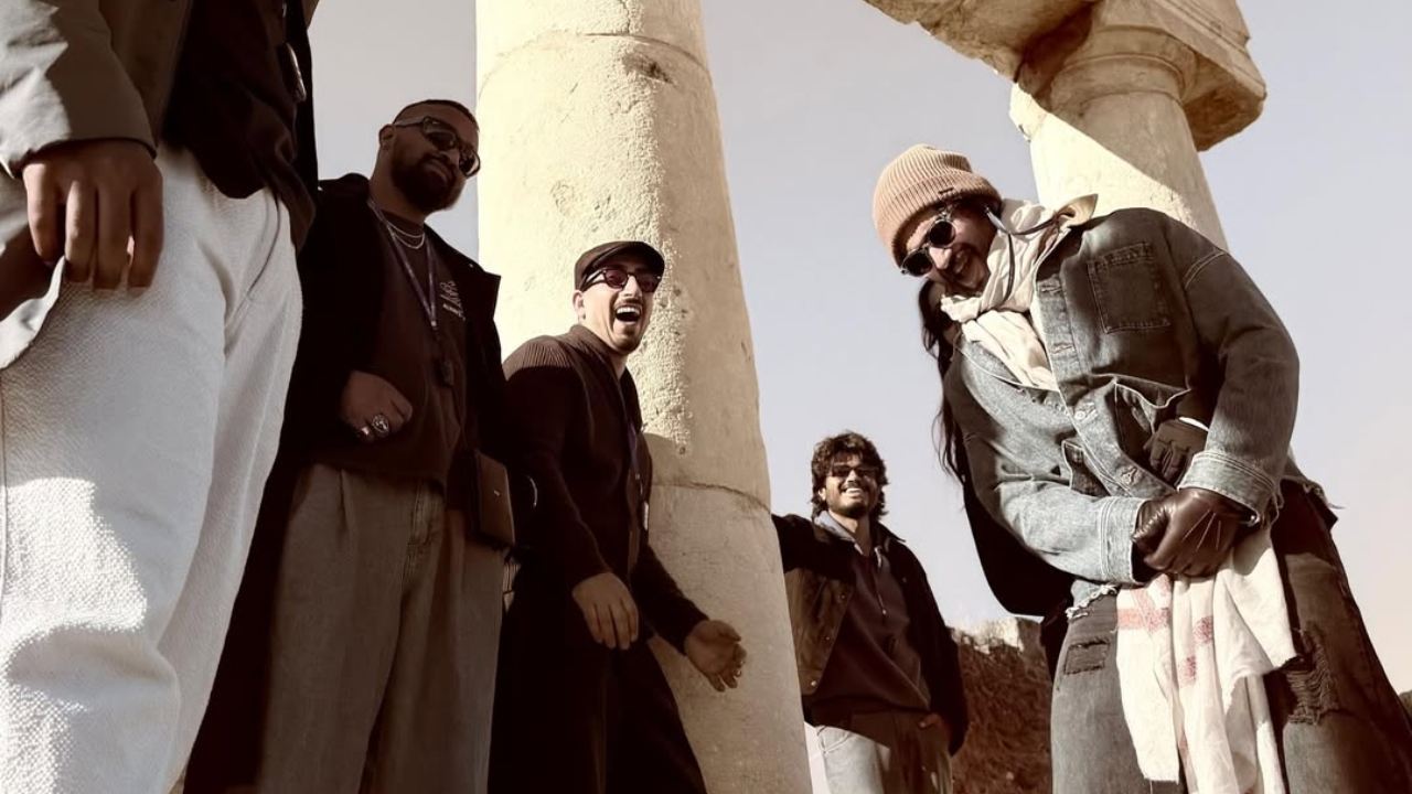 ರೋಮ್‌ನಲ್ಲಿ ಹೊಸ ವರ್ಷವನ್ನು ಸ್ವಾಗತಿಸಿದ ವಿಜಯ್‌ ದೇವರಕೊಂಡ - ರಶ್ಮಿಕಾ ಮಂದಣ್ಣ; ಫೋಟೋ ಹಂಚಿಕೊಂಡು ಸಿಕ್ಕಿಬಿದ್ದ ಜೋಡಿ! - Image 3