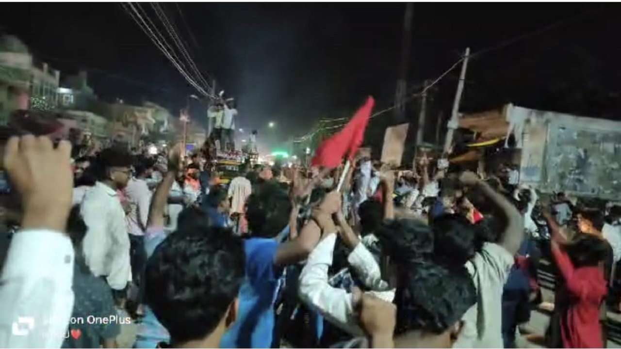 ಬಾಗೇಪಲ್ಲಿಯಲ್ಲಿ ವಿರಾಟ್ ಕೊಹ್ಲಿಯ ಅಭಿಮಾನಿಗಳ ವಿಜಯೋತ್ಸವ