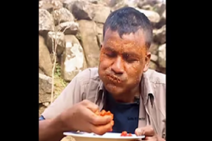 10 ಕೆಜಿ ಮೆಣಸಿನಕಾಯಿಯೇ ಈತನಿಗೆ ಬ್ರೇಕ್‌ಫಾಸ್ಟ್‌!