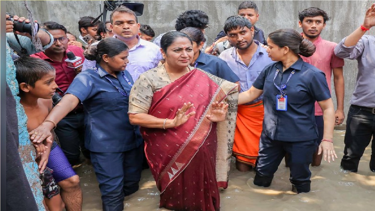 Public Attack On CM: ರೇಖಾ ಗುಪ್ತಾ ಒಬ್ಬರೇ ಅಲ್ಲ ಸಾರ್ವಜನಿಕ ದಾಳಿಗೆ ಒಳಗಾದ ಮುಖ್ಯಮಂತ್ರಿಗಳು ಇವರು - Image 2