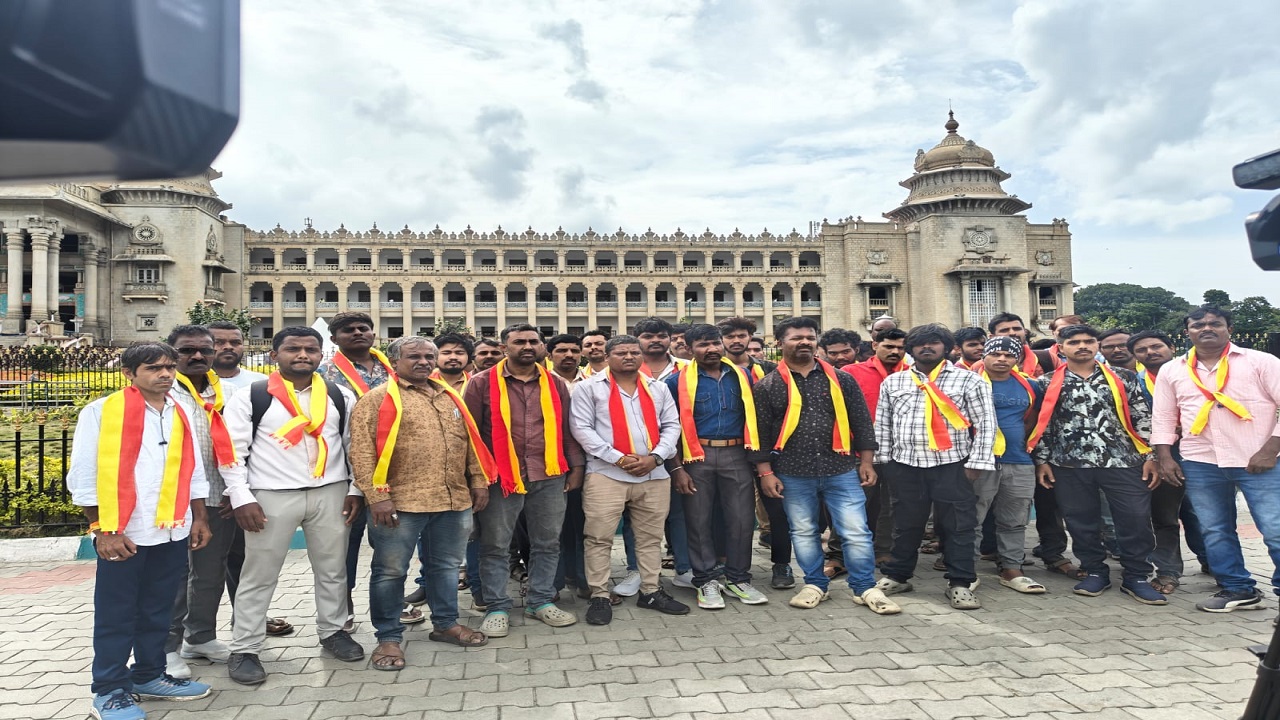 ಆದಾಯವಿಲ್ಲ. ಆಹಾರವಿಲ್ಲ, ಭವಿಷ್ಯವಿಲ್ಲ: ವಿವಿಧ ಸ್ಥಳಗಳಿಂದ ಸರ್ಕಾರದ ಬೆಂಬಲಕ್ಕಾಗಿ ಬೆಂಗಳೂರಿಗೆ ಆಗಮಿಸಿದ ಬೈಕ್ ಟ್ಯಾಕ್ಸಿ ರೈಡರ್‌ಗಳು