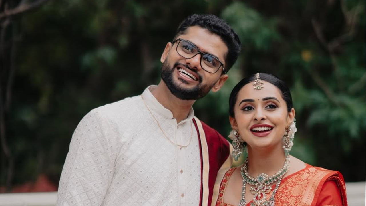 ಅದ್ಧೂರಿಯಾಗಿ ಎಂಗೇಜ್‌ಮೆಂಟ್‌ ಮಾಡಿಕೊಂಡ ʻಪುಟ್ಟಕ್ಕನ ಮಕ್ಕಳುʼ ನಟಿ ಸಂಜನಾ ಬುರ್ಲಿ; ಇಲ್ಲಿವೆ ನಿಶ್ಚಿತಾರ್ಥದ ಫೋಟೋಗಳು - Image 1