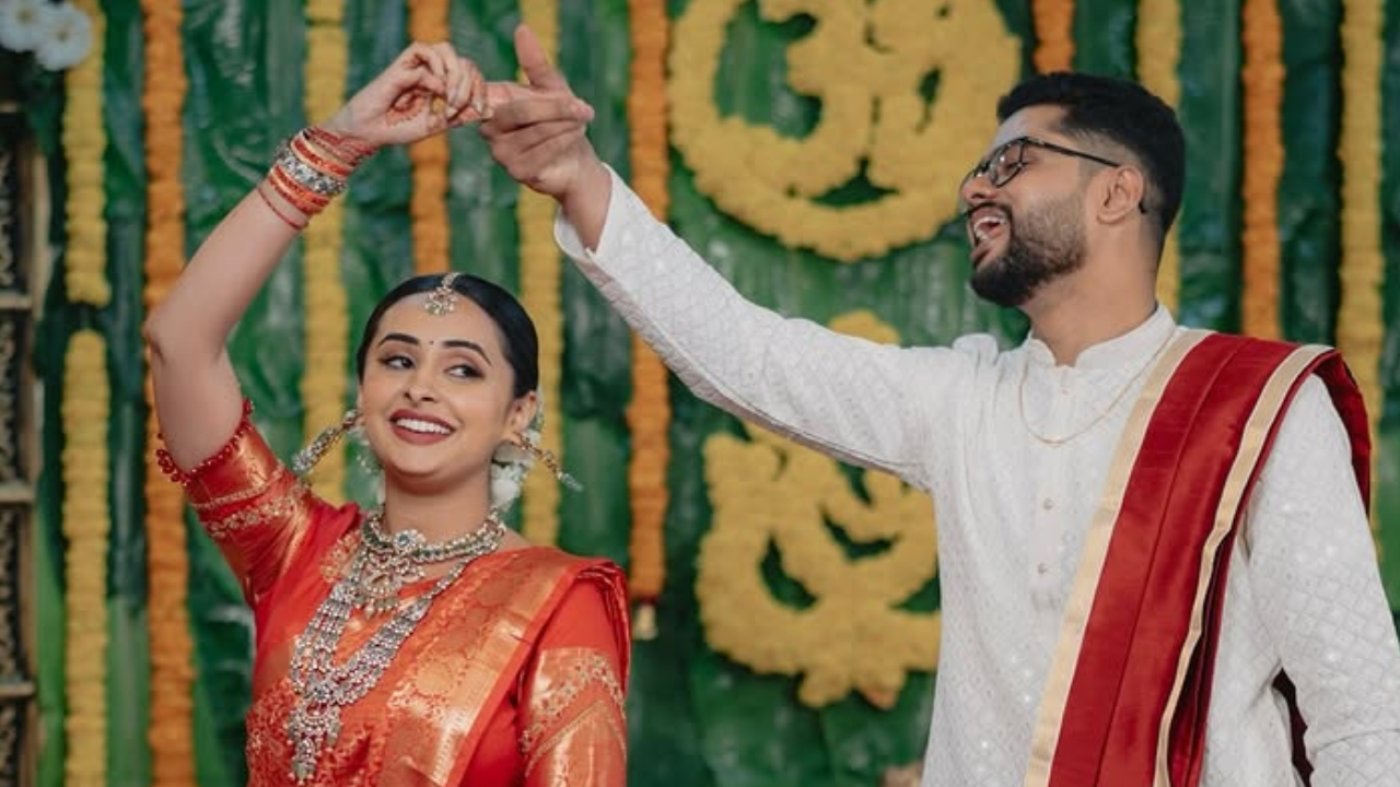 ಅದ್ಧೂರಿಯಾಗಿ ಎಂಗೇಜ್‌ಮೆಂಟ್‌ ಮಾಡಿಕೊಂಡ ʻಪುಟ್ಟಕ್ಕನ ಮಕ್ಕಳುʼ ನಟಿ ಸಂಜನಾ ಬುರ್ಲಿ; ಇಲ್ಲಿವೆ ನಿಶ್ಚಿತಾರ್ಥದ ಫೋಟೋಗಳು - Image 3