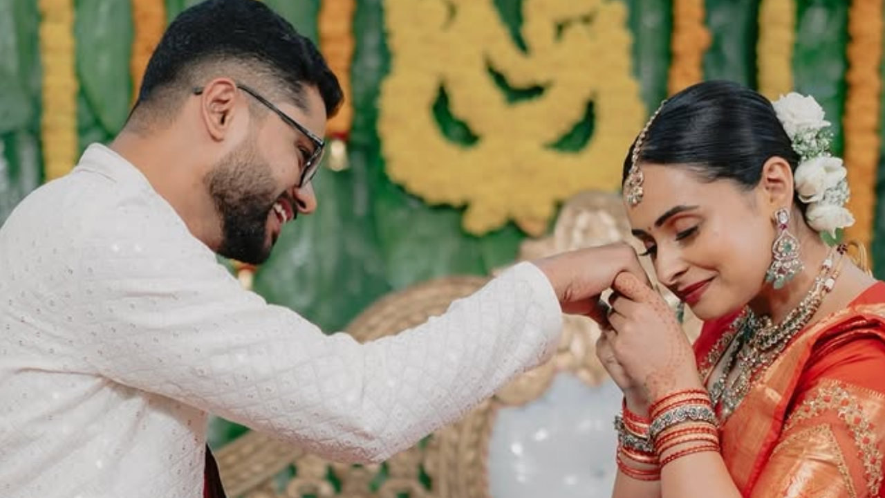 ಅದ್ಧೂರಿಯಾಗಿ ಎಂಗೇಜ್‌ಮೆಂಟ್‌ ಮಾಡಿಕೊಂಡ ʻಪುಟ್ಟಕ್ಕನ ಮಕ್ಕಳುʼ ನಟಿ ಸಂಜನಾ ಬುರ್ಲಿ; ಇಲ್ಲಿವೆ ನಿಶ್ಚಿತಾರ್ಥದ ಫೋಟೋಗಳು - Image 7