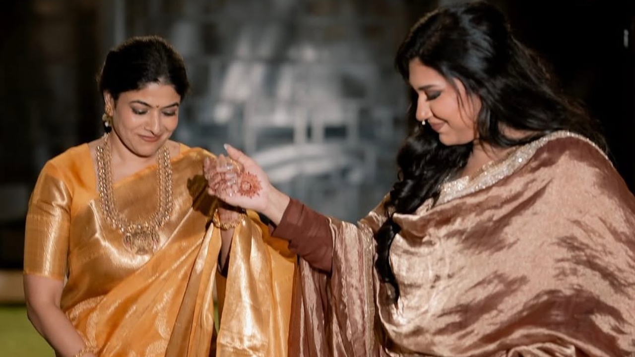 Photos: ತಂದೆ - ತಾಯಿ ಜೊತೆಗೆ ಇರುವ ಸ್ಪೆಷಲ್‌ ಫೋಟೋಗಳನ್ನು ಹಂಚಿಕೊಂಡ ʻಕಿಚ್ಚʼ ಸುದೀಪ್ ಪುತ್ರಿ ಸಾನ್ವಿ - Image 5