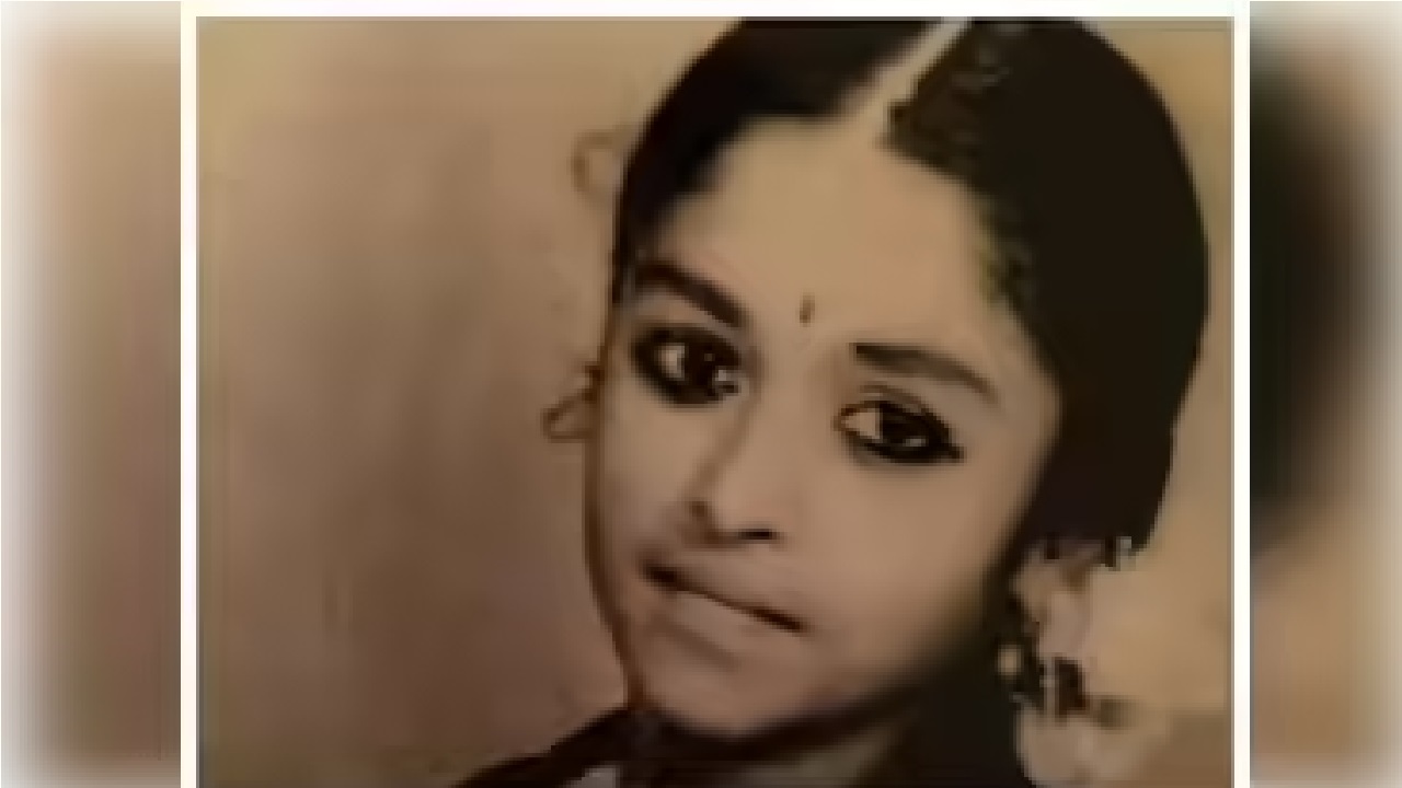 B. Saroja Devi: ಬದುಕನ್ನೇ ಬಣ್ಣದ ಲೋಕಕ್ಕೆ ಧಾರೆ ಎರೆದ ಹಿರಿಯ ನಟಿ ಸರೋಜಾ ದೇವಿ - Image 4