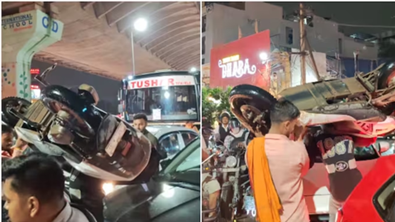 ಹೆಗಲ ಮೇಲೆ ಹೊತ್ತು ಸ್ಕೂಟರ್ ಸಾಗಿಸಿದ ಸವಾರರು