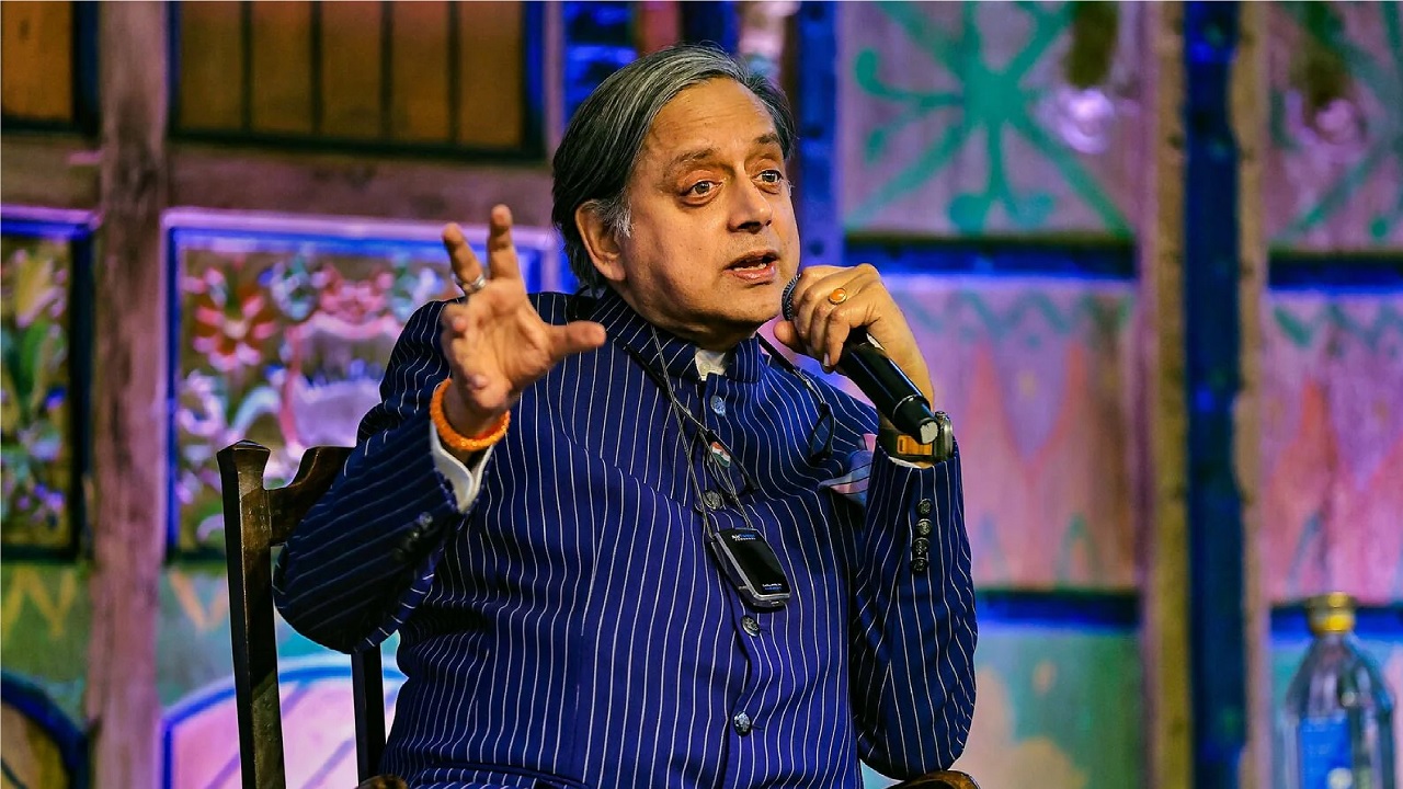 ಸ್ವಪಕ್ಷ ನಾಯರಿಗೆ ಟಾಂಗ್‌ ಕೊಟ್ರಾ ಶಶಿ ತರೂರ್‌?