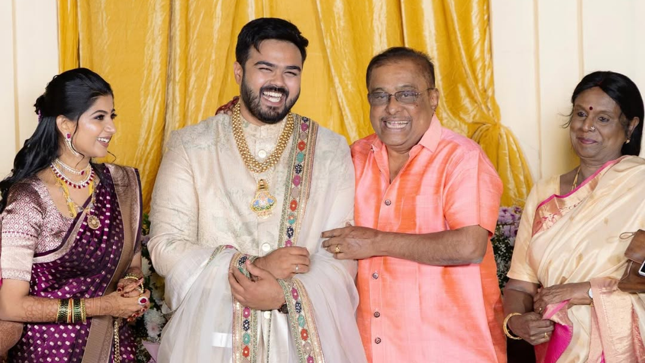 ಗಾಯಕ ಅನಿರುದ್ಧ ಶಾಸ್ತ್ರಿ ಆರತಕ್ಷತೆಯಲ್ಲಿ ಸ್ಯಾಂಡಲ್‌ವುಡ್‌ ತಾರೆಯರ ಸಮಾಗಮ; ಇಲ್ಲಿವೆ ಸುಂದರ ಫೋಟೋಗಳು - Image 1