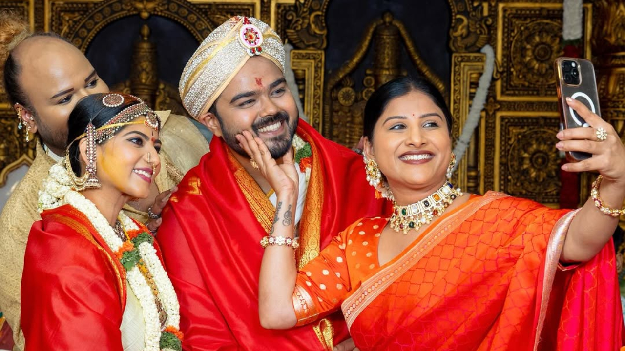 ಗಾಯಕ ಅನಿರುದ್ಧ ಶಾಸ್ತ್ರಿ ಆರತಕ್ಷತೆಯಲ್ಲಿ ಸ್ಯಾಂಡಲ್‌ವುಡ್‌ ತಾರೆಯರ ಸಮಾಗಮ; ಇಲ್ಲಿವೆ ಸುಂದರ ಫೋಟೋಗಳು - Image 7