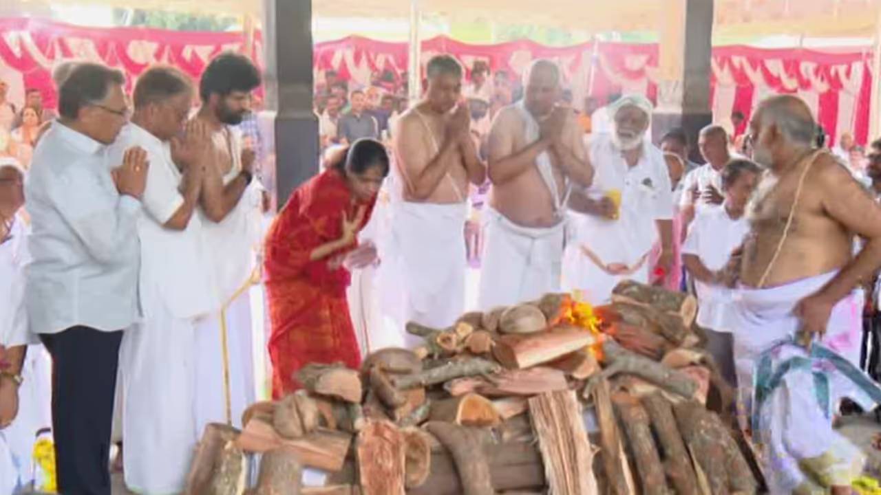 ಭೈರಪ್ಪ ಚಿತೆಗೆ ಜೊತೆಯಾಗಿ ಅಗ್ನಿಸ್ಪರ್ಶ ಮಾಡಿದ ಮಕ್ಕಳು, ಸಹನಾ ವಿಜಯಕುಮಾರ್‌