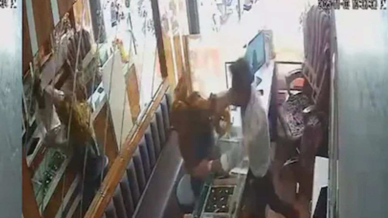 ಆಭರಣ ದೋಚಲು ಬಂದ ಮಹಿಳೆ ಗತಿ ಏನಾಯ್ತು ನೋಡಿ...