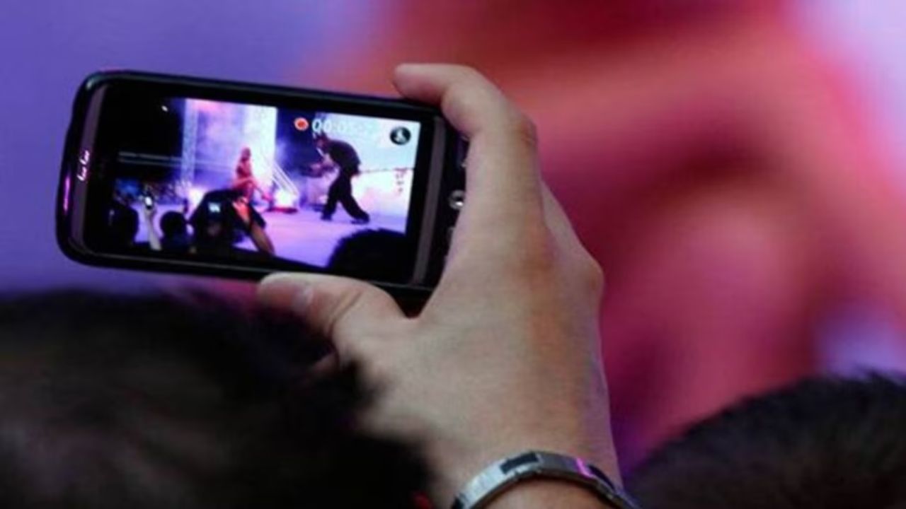 ದಂಪತಿ ಖಾಸಗಿ ಕ್ಷಣವನ್ನು ಚಿತ್ರೀಕರಿಸಿದ ರೆಸ್ಟೋರೆಂಟ್ ಸಿಬ್ಬಂದಿ