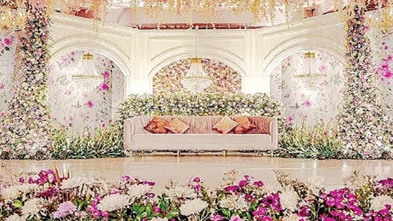 ಅದ್ದೂರಿ ಮದುವೆಗಳು ಬೇಕು