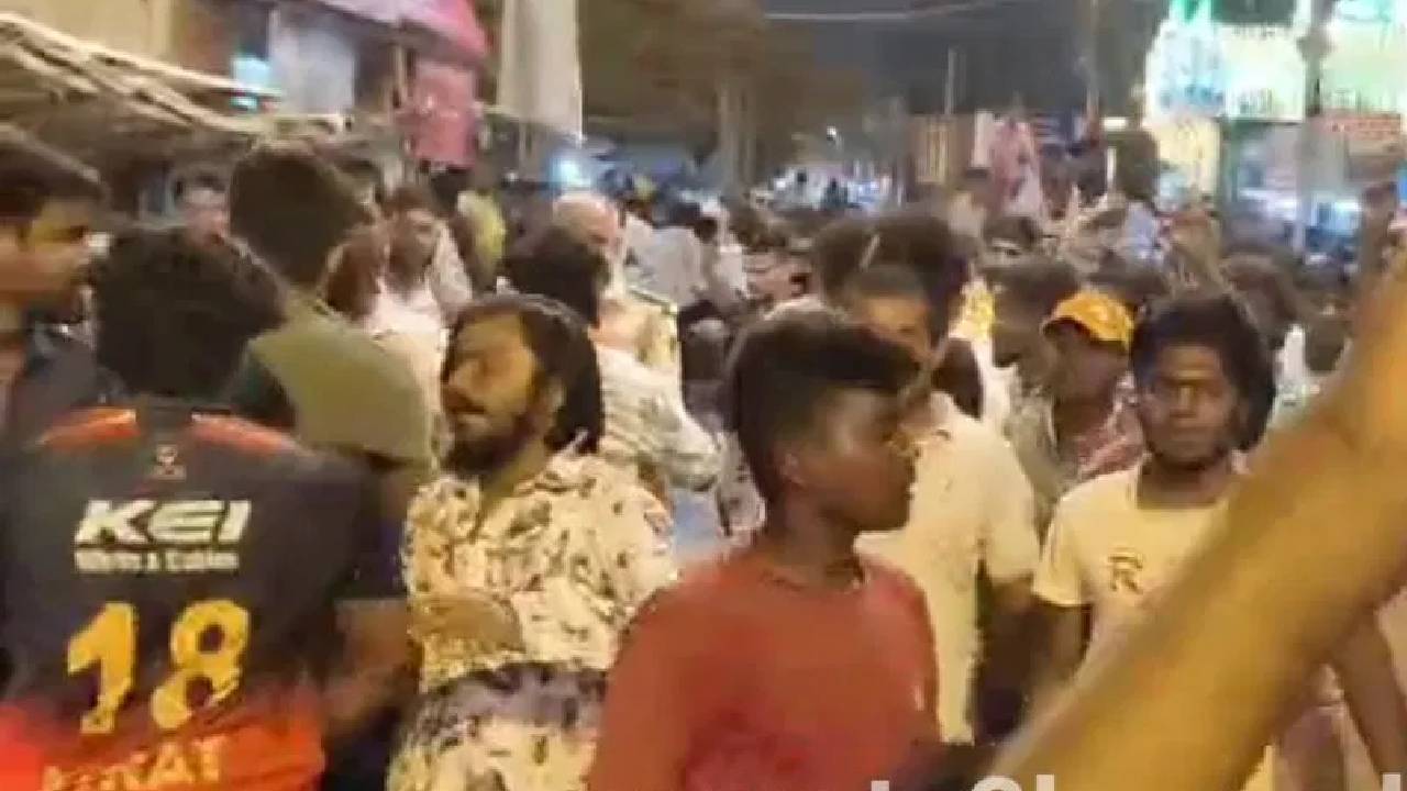 ಮದ್ದೂರಿನಲ್ಲಿ ಗಣೇಶ ಮೆರವಣಿಗೆ ಮೇಲೆ ಕಲ್ಲು ತೂರಾಟ, 8 ಮಂದಿಗೆ ಗಾಯ